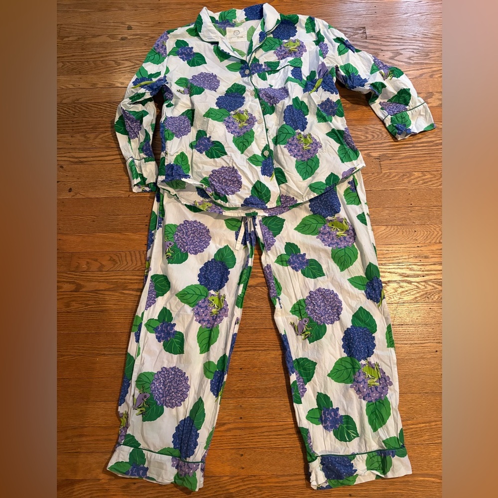 VGUC PrintFresh hydrangea pajamas size xl